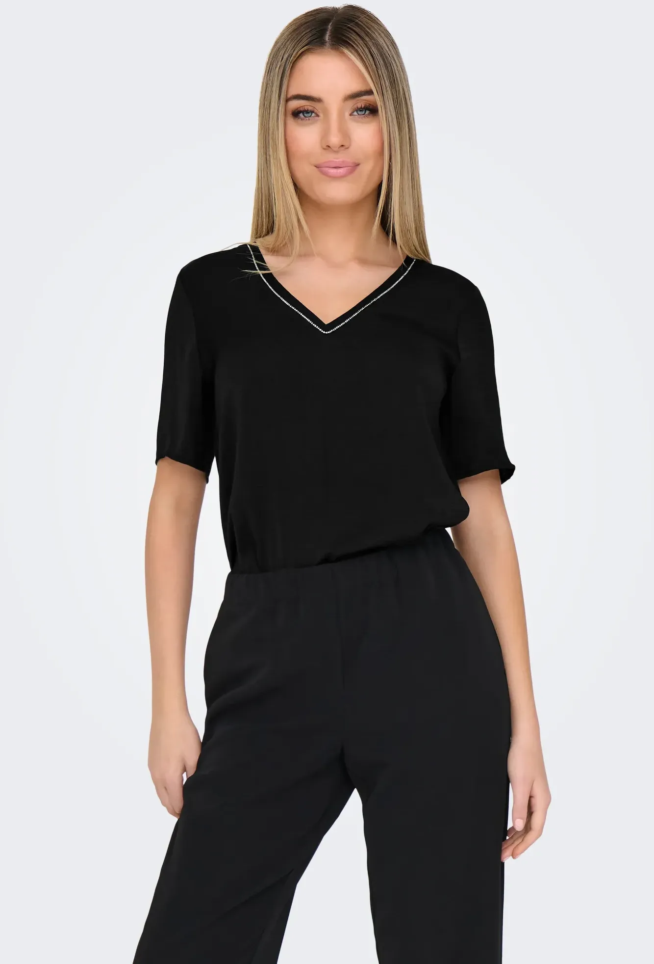 V-Shirt »ONLAVA LIFE S/S CHAIN V-NECK TOP JRS«, Gr. M (38), Black Detail:Rhinestone chain, , 97348612-M