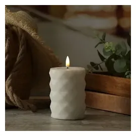 Deluxe Homeart Mia LED Stumpenkerze H: 10 cm D: 7,5 cm weiß