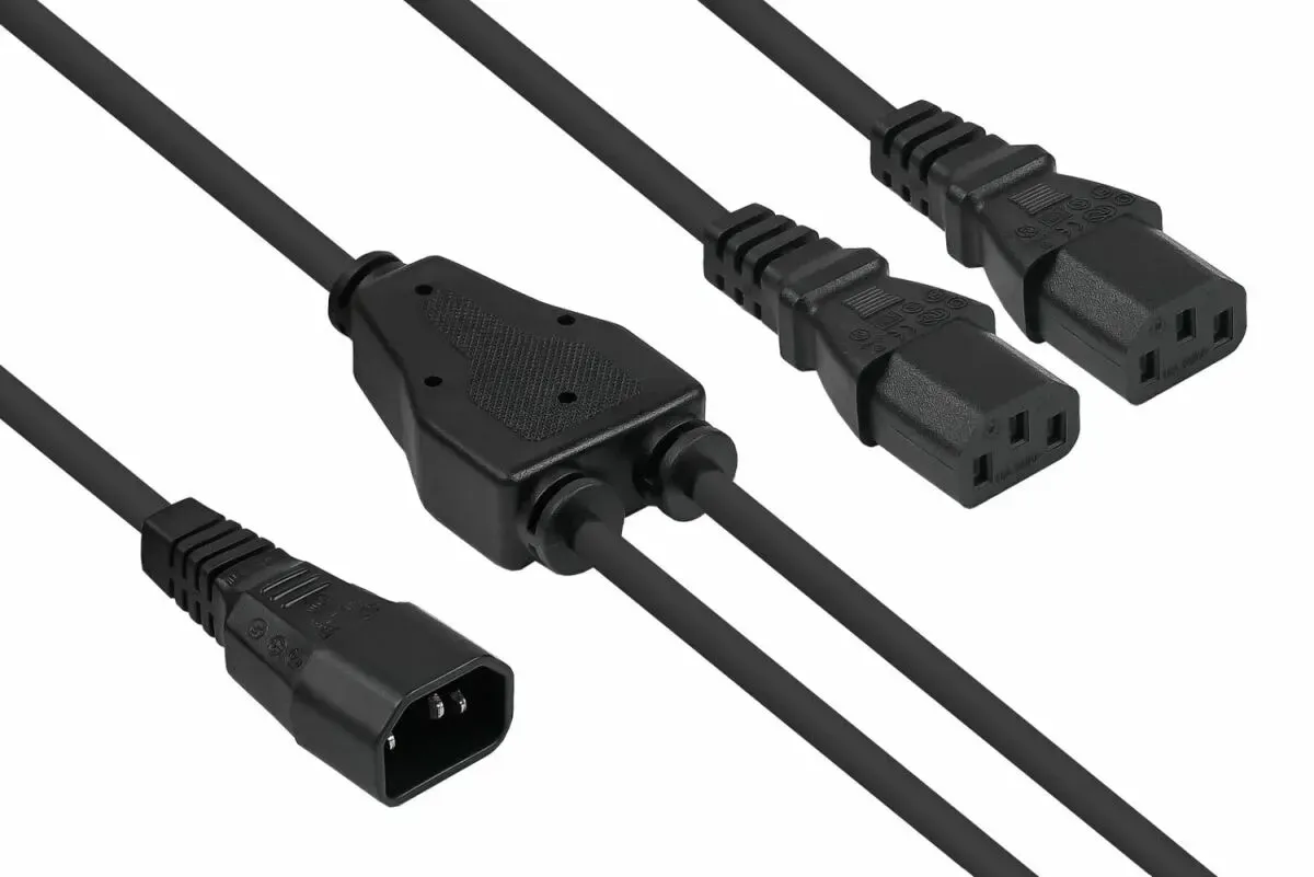 Kabelmeister Y-Kaltgeräteverlängerung Kaltgeräte-Stecker C14 an 2x Kaltgeräte-Buchse C13, schwarz, 0,3m