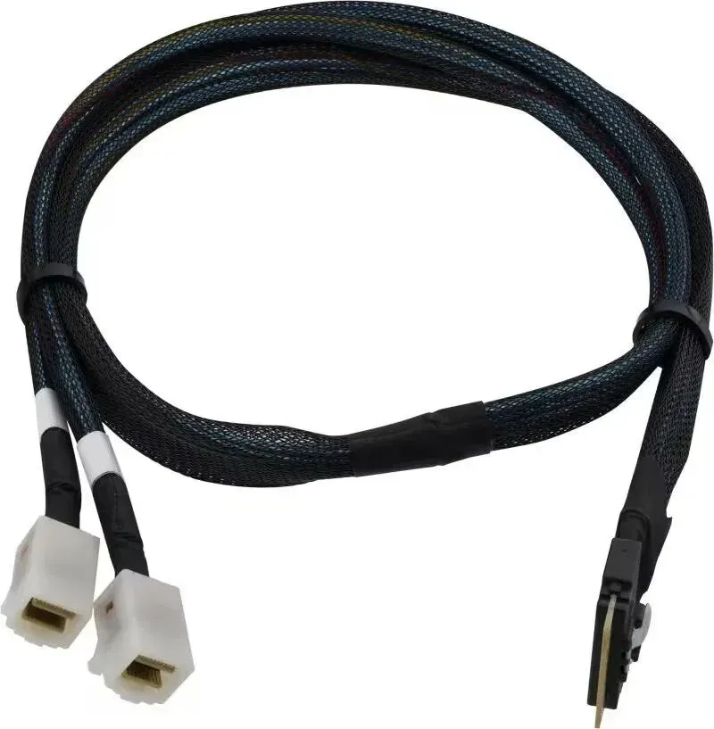 Adaptec Kabel 1x SFF8654 x8 -> 2x SFF8643 x4 (SMC) NVMe intern 0.8m Kabel SlimSAS -> MiniSASHD für NVMe Laufwerke