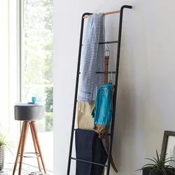 Yamazaki Deko Leiter Handtuchhalter Kleiderleiter Dekoleiter schwarz Garderobelnständer 45x162cm freistehend zum Anlehnen