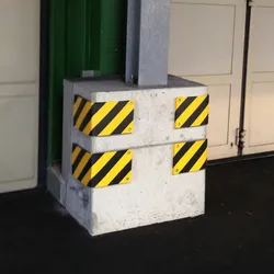 PROREGAL Prallschutz aus Polyurethanschaum für Ecksäulen zum Aufdübeln | HxBxT 20x50x2cm | UV- & lösungsmittelbeständig | Schwarz-Gelb