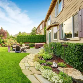 Relaxdays Vogelfutterhaus mit Erdspieß, braun