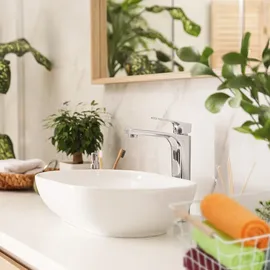 Relaxdays Drahtkorb Gitter Design mit Holzgriffen 22 x 32 x 16 cm weiß