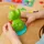 Hasbro Play-Doh Farbi, der Frosch