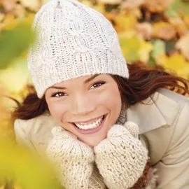 EMOS - Funk-Wetterstation mit Außensensor - Touchscreen-Farbdisplay, Thermometer, Hygrometer, Barometer, Wettervorhersage - DCF Funkuhr - 13 Funktionen - inkl. Netzteil, Wand-/Tischhalterung