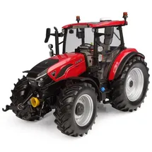 Universal Hobbies 6822 - Farmall 120C Traktor rot 1:32