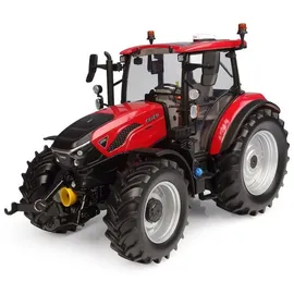 Universal Hobbies 6822 - Farmall 120C Traktor rot 1:32