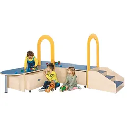 Podestanlage 9, 4teilig, mit Bogendurchgängen und Linoleum-Deckplatten