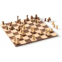 Umbra Wobble Schach Set mit vertieften Spielfeldern aus hochwertigem Ahorn- und Walnussholz, 38 x 38 x 11 cm, 2 Spieler