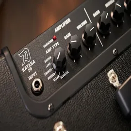Boss Katana-50 Gen 3 Gitarrenverstärker, Kompakter 50 Watt Combo-Verstärker, 12‘‘-Custom-Lautsprecher, Weiterentwickelter Tube-Logic-Sound, 12 Verstärkercharakter, Integrierte Effekte