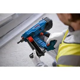 Bosch GNB 18V-38 Akkutacker mit 2 x 4,0 Ah Akkus + Ladegerät