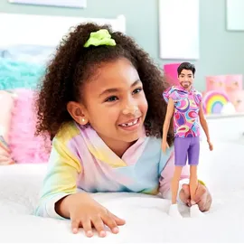 Mattel HRH26 Barbie Fashionistas Ken-Puppe brünett im Totally Hair Look