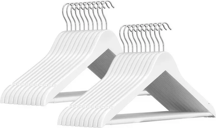 Ochama Weiße & silberne Holzkleiderbügel (20er-Set) – Schulterrillen,44.5x23x1.2cm, 360°-Schwenkhaken, rutschfeste Hosenstange – perfekt für Anzüge, Hemden & Mäntel