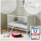 Kids Collective Babybett umbaubar zu Kinderbett 60x120 cm mit Matratze und Lattenrost, Raufallschutz Vollholz 120 x 60, weiss sehr stabil Made in Europe weiß