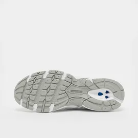New Balance 740 White/Silver Metallic 37