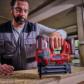 Einhell Akku-Nagler FIXETTO 18/50 N inkl. Starter Kit 4,0 Ah Akku und Ladegerät