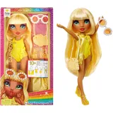 Rainbow High Swim & Style - Sunny (Gelb) - 28 cm Große Puppe mit Schimmerndem Pareo, auf 10+ Arten zu tragen - Ausziehbarer Badeanzug, Sandalen, Spielzubehör - Spielzeug - Ideal für 4 bis 12 Jahre