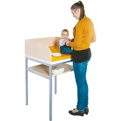 Wickeltisch mit Ablage
