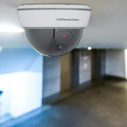 Relaxdays Kamera Dummy, blinkendes LED-Licht, innen & außen, Einbrecher Abschreckung, Überwachungskamera Attrappe, weiß