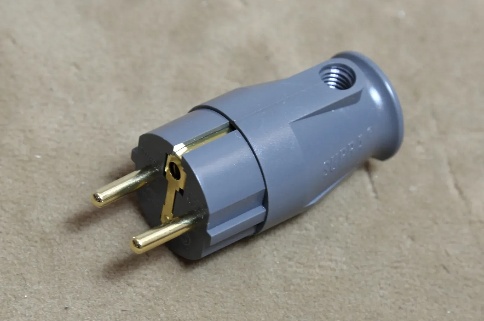 Supra Cables High-End Schutzkontaktstecker SW-EU 16A / vergoldet