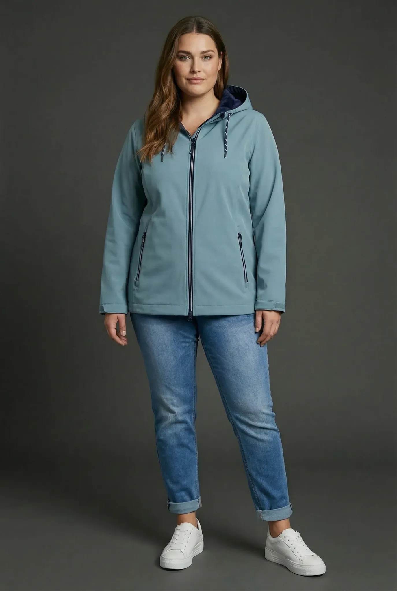 Softshelljacke POLARINO, Damen, Gr. 52, blau, grau, Softshell, Obermaterial: 94% Polyester, 6% Elasthan. Futter: 100% Polyester. Innenseite: 100% Polyester, kontrastfarbene Details, unifarben mit Farbeinsatz, hüftlang, mit verstellbarem Klettverschluss, Jacken Softshelljacke, für den Übergang, aus Softshell, wasserabweisend, winddicht