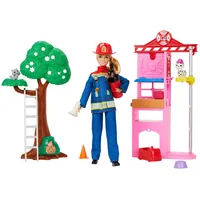 Barbie-Karriere Feuerwehrfrau-Puppe und Spielset mit Feuerwache und Baum, 2 Tieren, Farbwechseleffekt und mehr als 10 Zubehörteilen darunter ein Feuerlöscher-Spritzspielzeug, HRG55