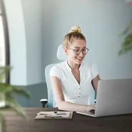 ML-Design Bürostuhl ergonomisch, Blau aus Mesh, mit Verstellbarer Kopfstütze, Armlehnen, Lendenwirbelstütze, Wippfunktion,