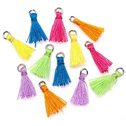 Mini-Quasten, bunt, 12 mm, 12 Stück