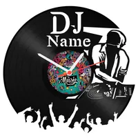 GRAVURZEILE Schallplattenuhr DJ aus Vinyl mit kostenloser Gravur Vinyl-Uhr Upcycling Design Wand-Deko Vintage Wand-Dekoration Retro-Uhr Made in Germany