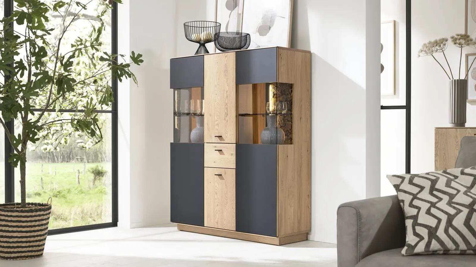 Interliving Highboard IL 2025 in Front Wildeiche massiv, Korpus Wildeiche furniert