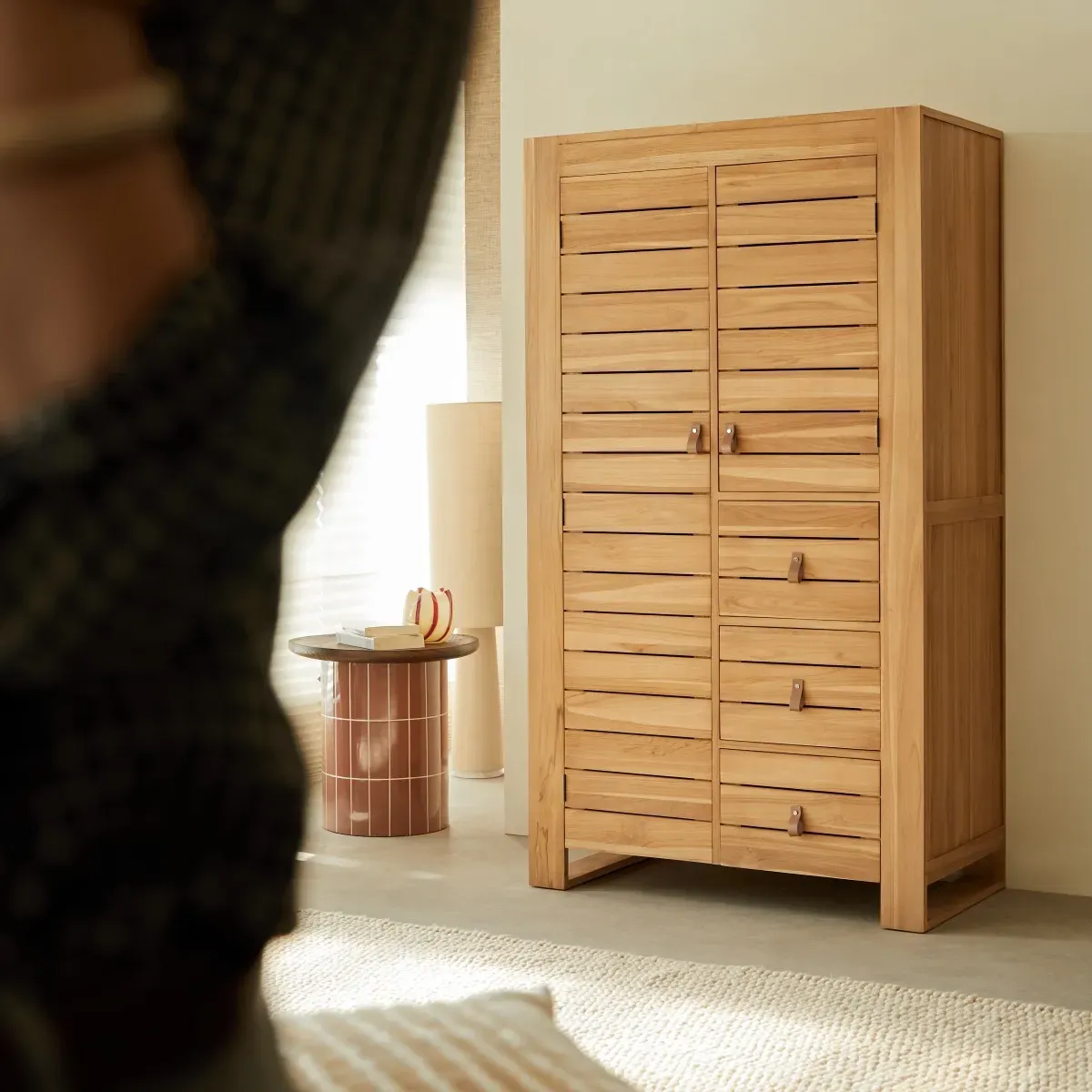 Kleiderschrank Schrank massives Teakholz 180cm 2Türen viel Stauraum Neu Tikamoon