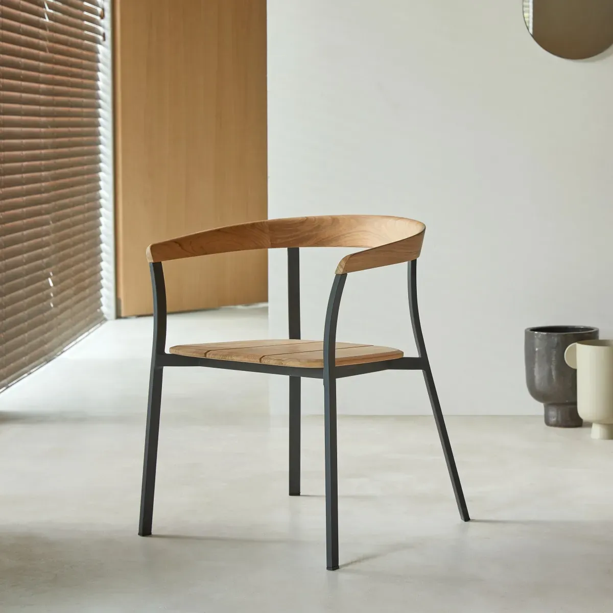 Stuhl Arco aus massivem Teakholz und Aluminium