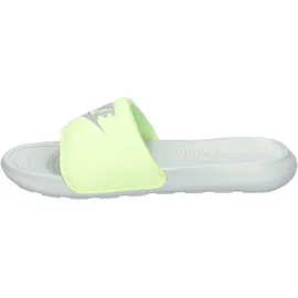 Nike Victori One Damen Light Silver / Light Silver / Barely Volt 40,5