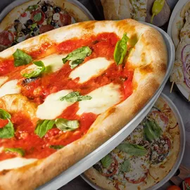 Kadax Pizzaform, Pizza-Pfanne mit Löchern, Backblech aus verzinktem Blech, Pizzablech in zwei Varian