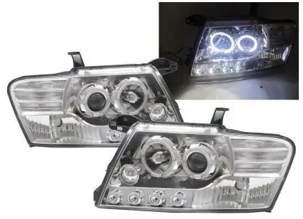 Kristall-Scheinwerfer für Mitsubishi Pajero (2001–2006) - chrom