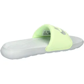Nike Victori One Damen Light Silver / Light Silver / Barely Volt 40,5
