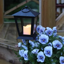 StarTrading LED Laterne mit Kerze Erdspieß flackernd 40cm Timer schwarz