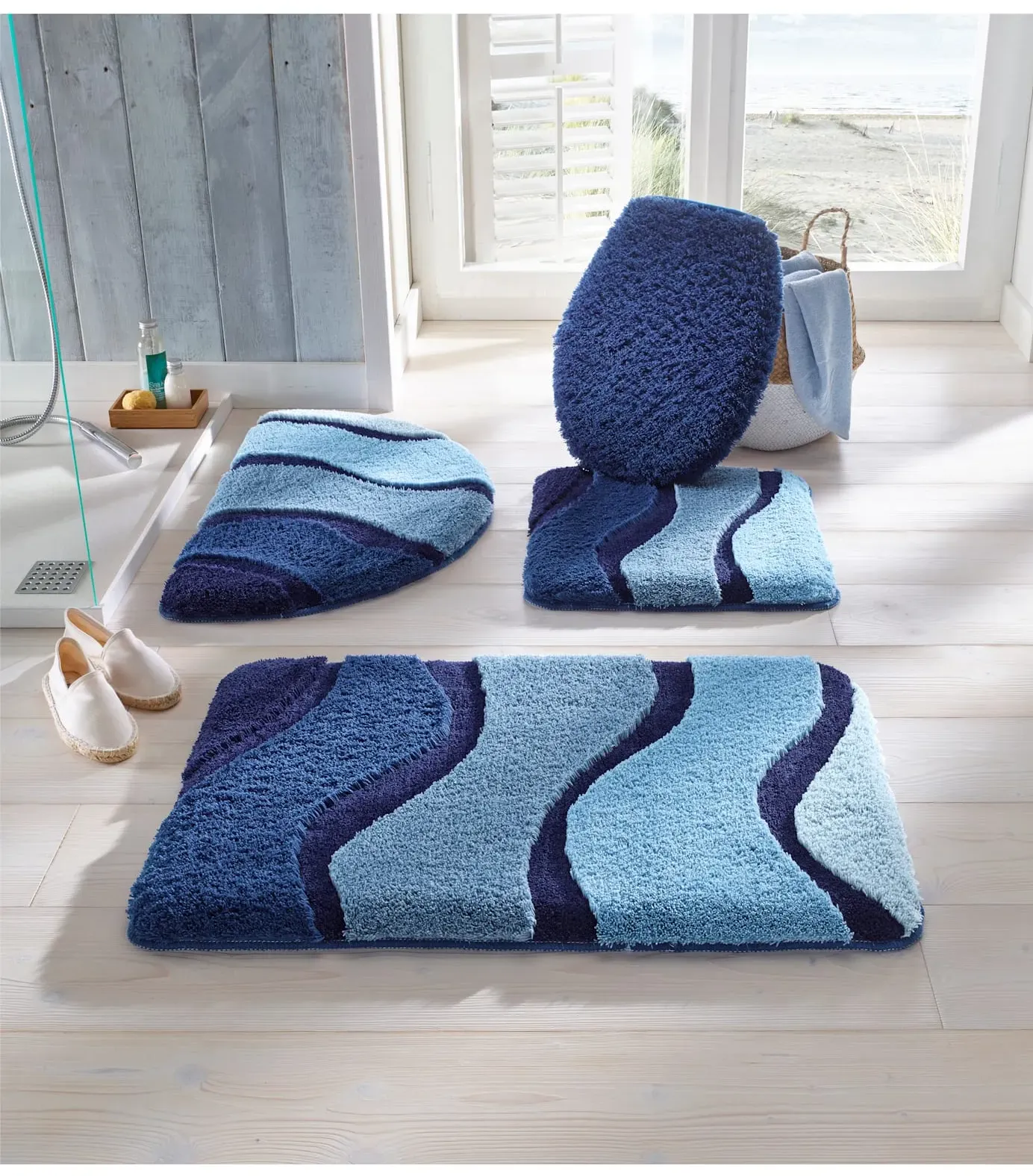 Badematte HAGEMANN Gr. 4, blau (mittelblau), (70cm x 120cm ), 1 Stk., Badematten, Badematte