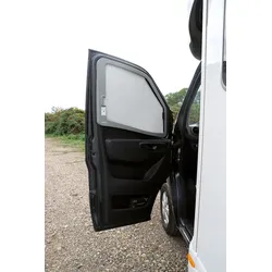 REMIS REMIfront IV Verdunklung MB Sprinter ab Bj. 2019 mit Einstiegsgriff Seite ...