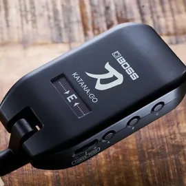 Boss Katana GO Amp Plug Kopfhörer-Verstärker + keepdrum Tasche