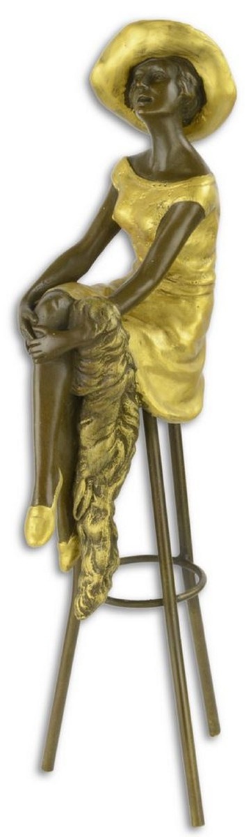 Casa Padrino Luxus Bronzefigur Dame sitzt an der Bar Bronze / Gold 12,9 x 9,1 x H. 28,2 cm - Bronze Skulptur - Dekofigur