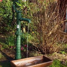 Trutzholm Schwengelpumpe Pumpenständer klassisches Design Gusseisen grün