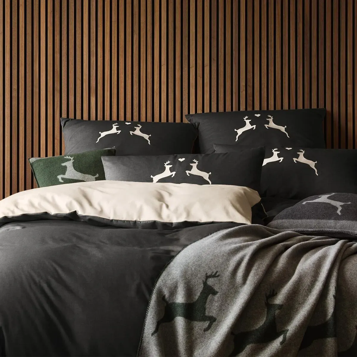 elegante Soft-Flanell Bettwäsche Alpenchic Hirsche Kissenbezug einzeln 80x80 cm | graphit - grau