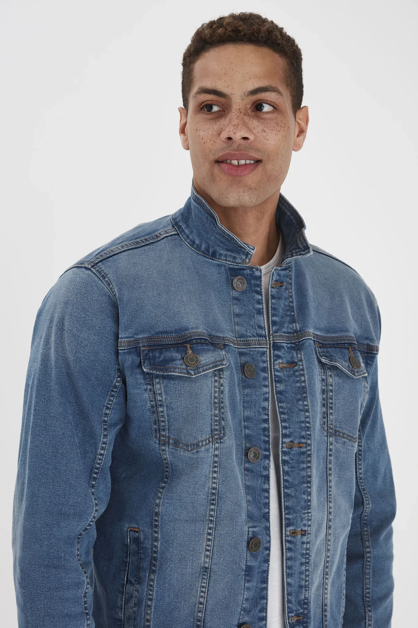 Jeansjacke BLEND "BHNARIL", Herren, Gr. L, blau (denim middle blau), Denim/Jeans, Obermaterial: 99% Baumwolle, 1% Elasthan, Abriebeffekte, schmal normal, 1-Knopf-Manschette, Jacken, washed
