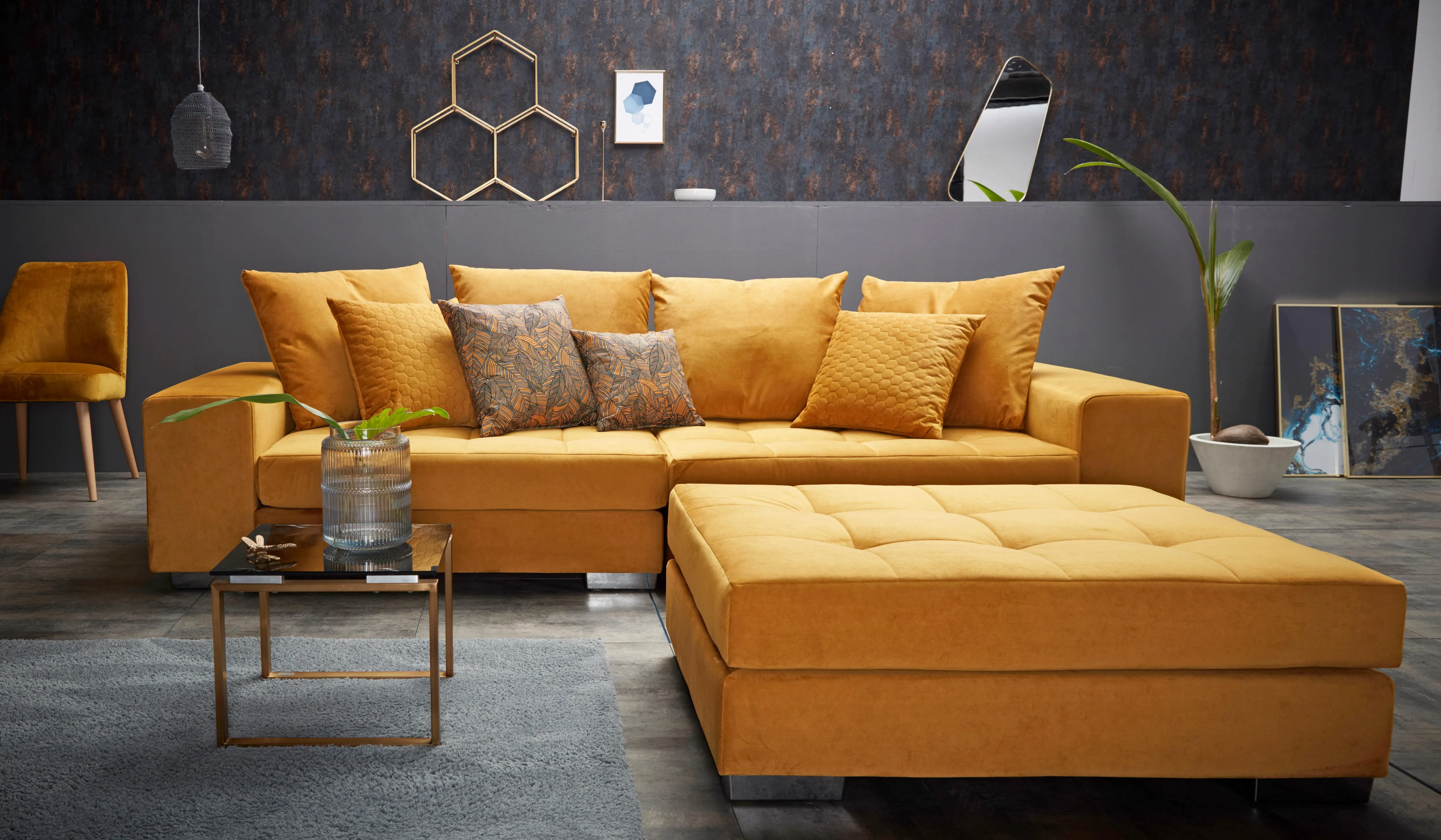 INOSIGN Big-Sofa »Vale«, mit Steppung im Sitzbereich, Federkern und Zierkissen INOSIGN goldfarben