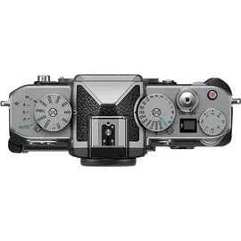 Nikon Z f + Nikkor 24-70 mm f/4,0 S silber