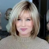 RENERSHOW Blonde Highlight-Perücke mit Pony, glatt, Ombré-Blond, synthetische Perücke mit dunklen Wurzeln, geschichtete blonde Perücken für Frauen