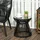 Outsunny Beistelltisch Runder Kaffeetisch mit Glastischplatte Gartentisch, Hohltrommel-Design, Metall