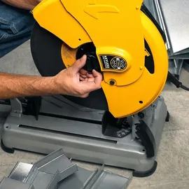 DeWalt Trennschleifer D28715 2200Watt